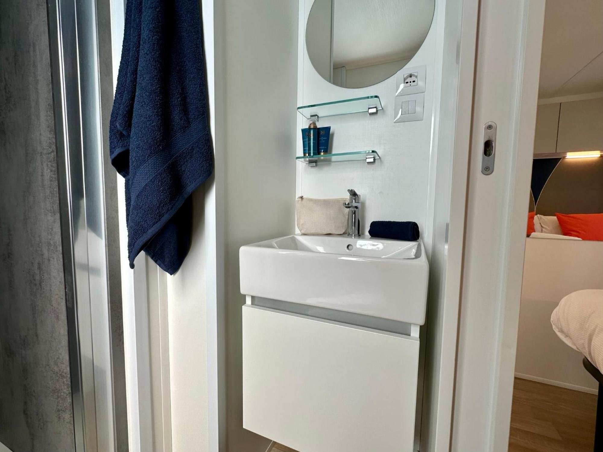 Estivo Premium Deluxe Mobile Homes On Camping Del Sole Village Iseo Exteriör bild
