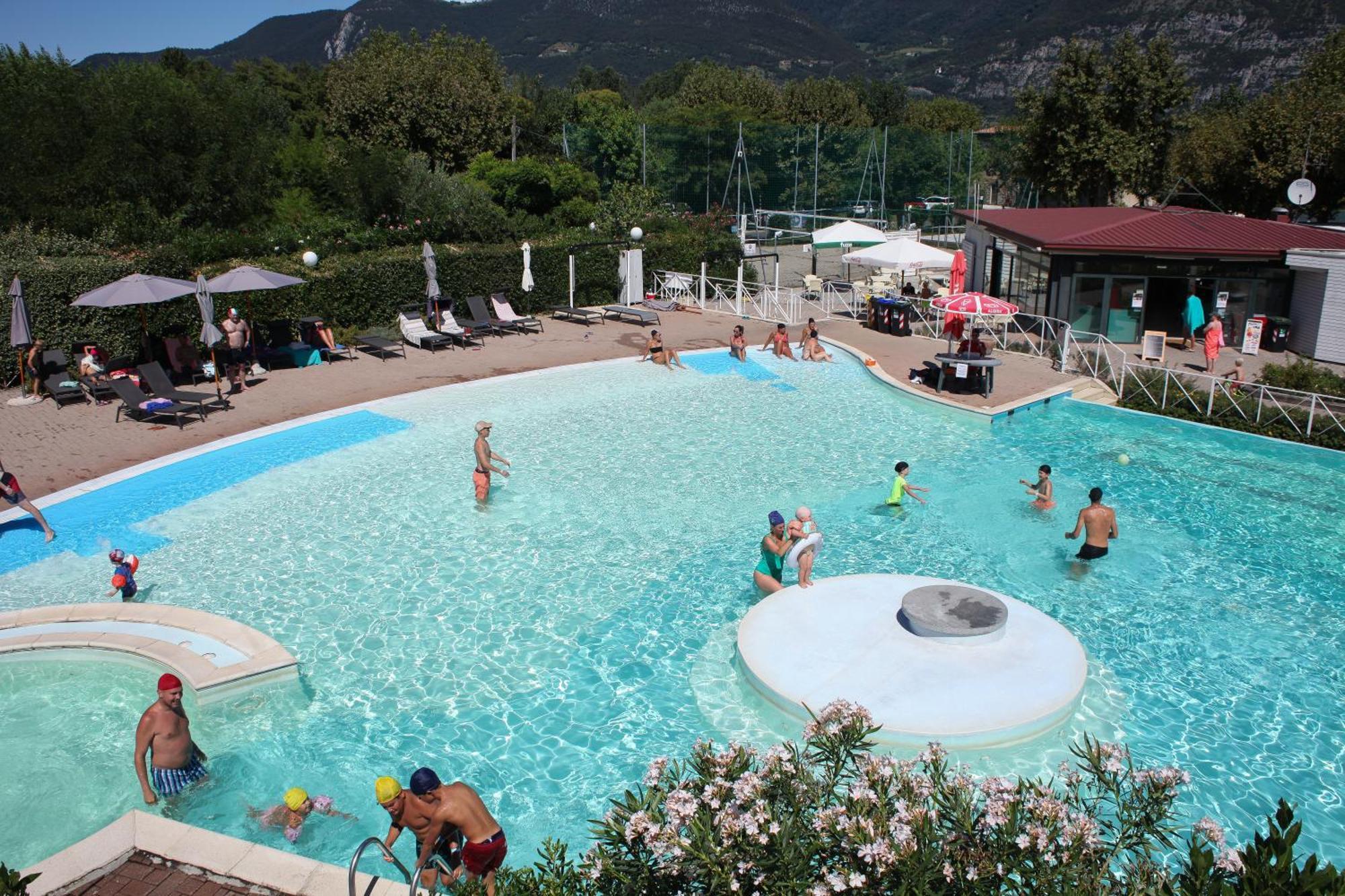 Estivo Premium Deluxe Mobile Homes On Camping Del Sole Village Iseo Exteriör bild