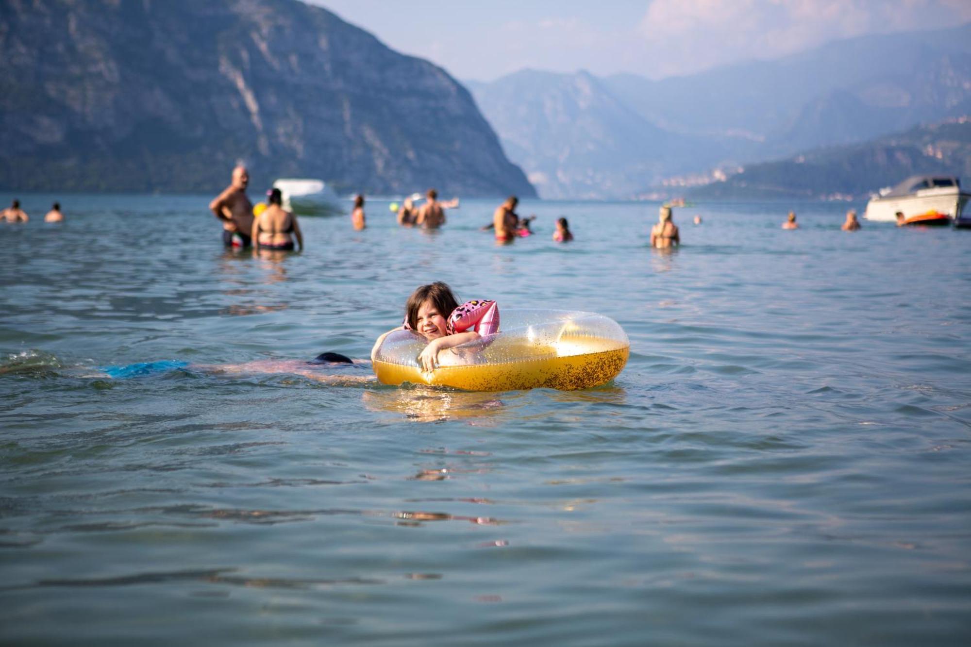 Estivo Premium Deluxe Mobile Homes On Camping Del Sole Village Iseo Exteriör bild