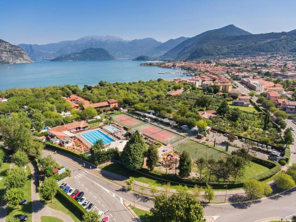 Estivo Premium Deluxe Mobile Homes On Camping Del Sole Village Iseo Exteriör bild